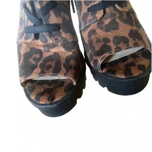 Jessica Simpson Leopard  Print Lizzah Peep-Toe Lug-Sole Bootie SZ 7M - Picture 10 of 11